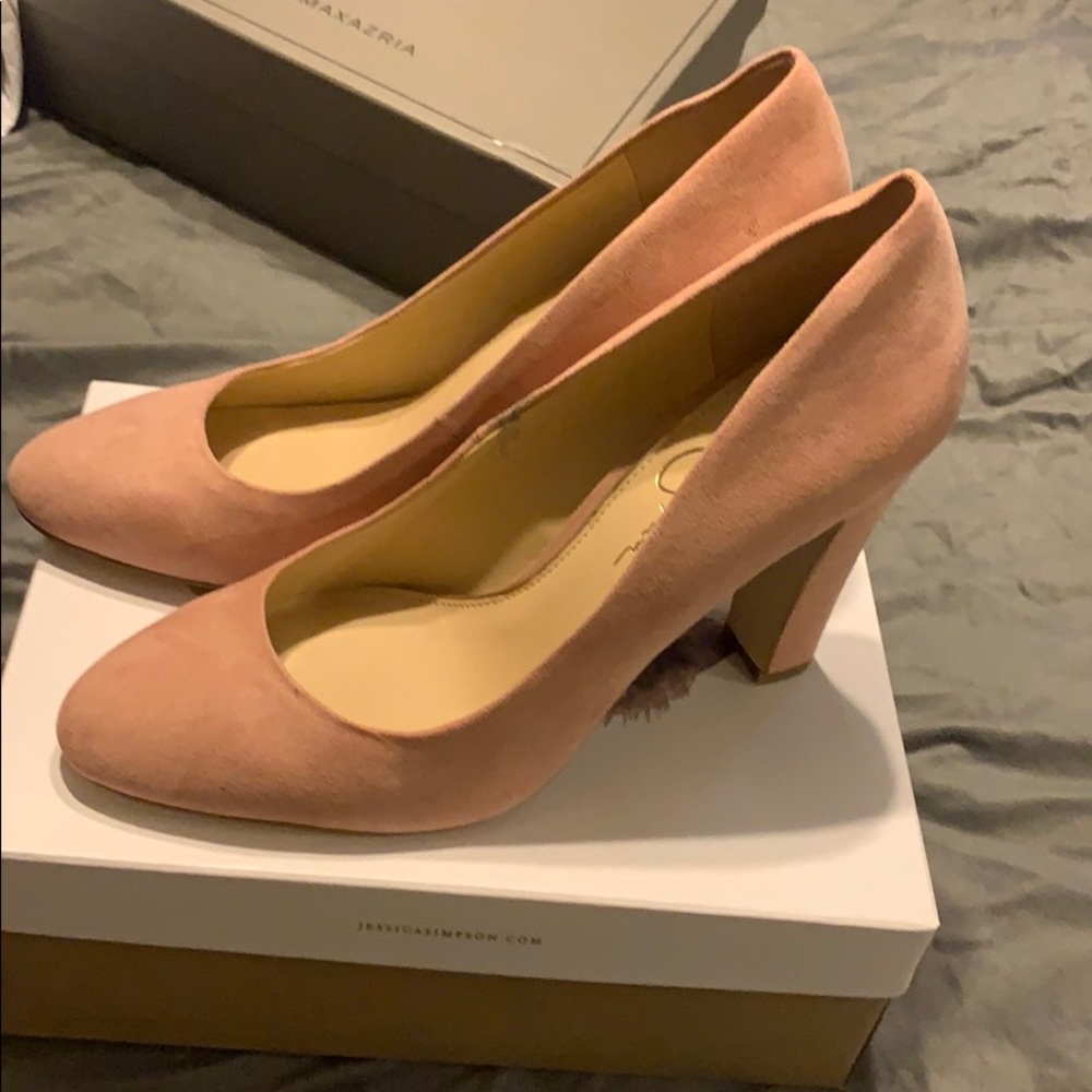 Beautiful Pumps - Picture 2 of 7